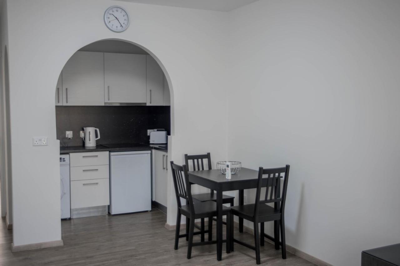 Modern Apartment Not Far From The Beach Paphos Extérieur photo