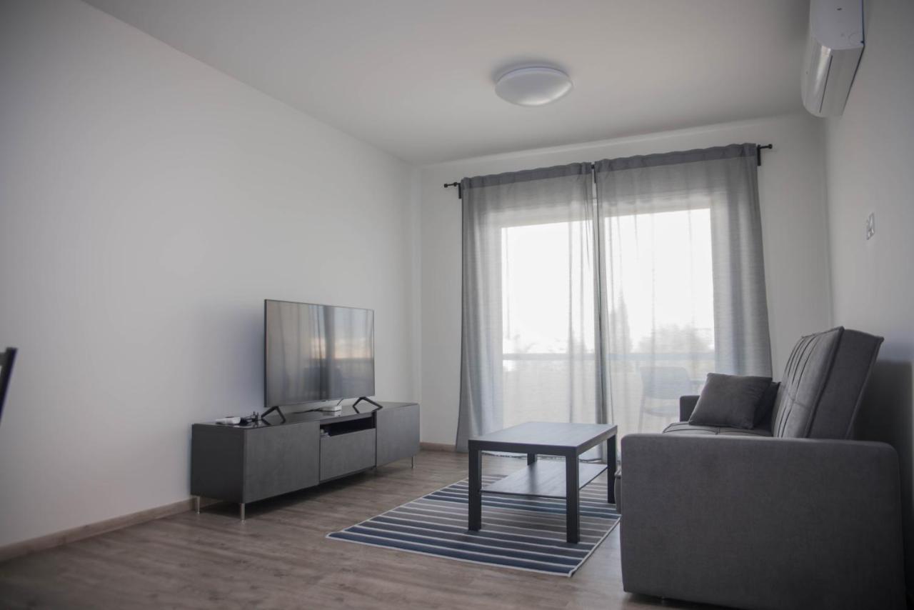Modern Apartment Not Far From The Beach Paphos Extérieur photo